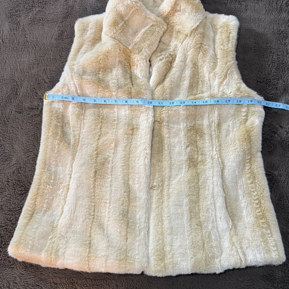 Kristen Blake Neutral Faux Fur Vest size Medium - Picture 13 of 16